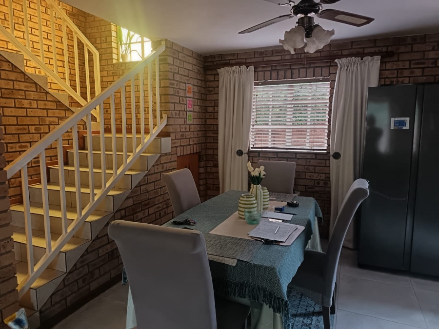 4 Bedroom Property for Sale in Roylglen Gardens Northern Cape